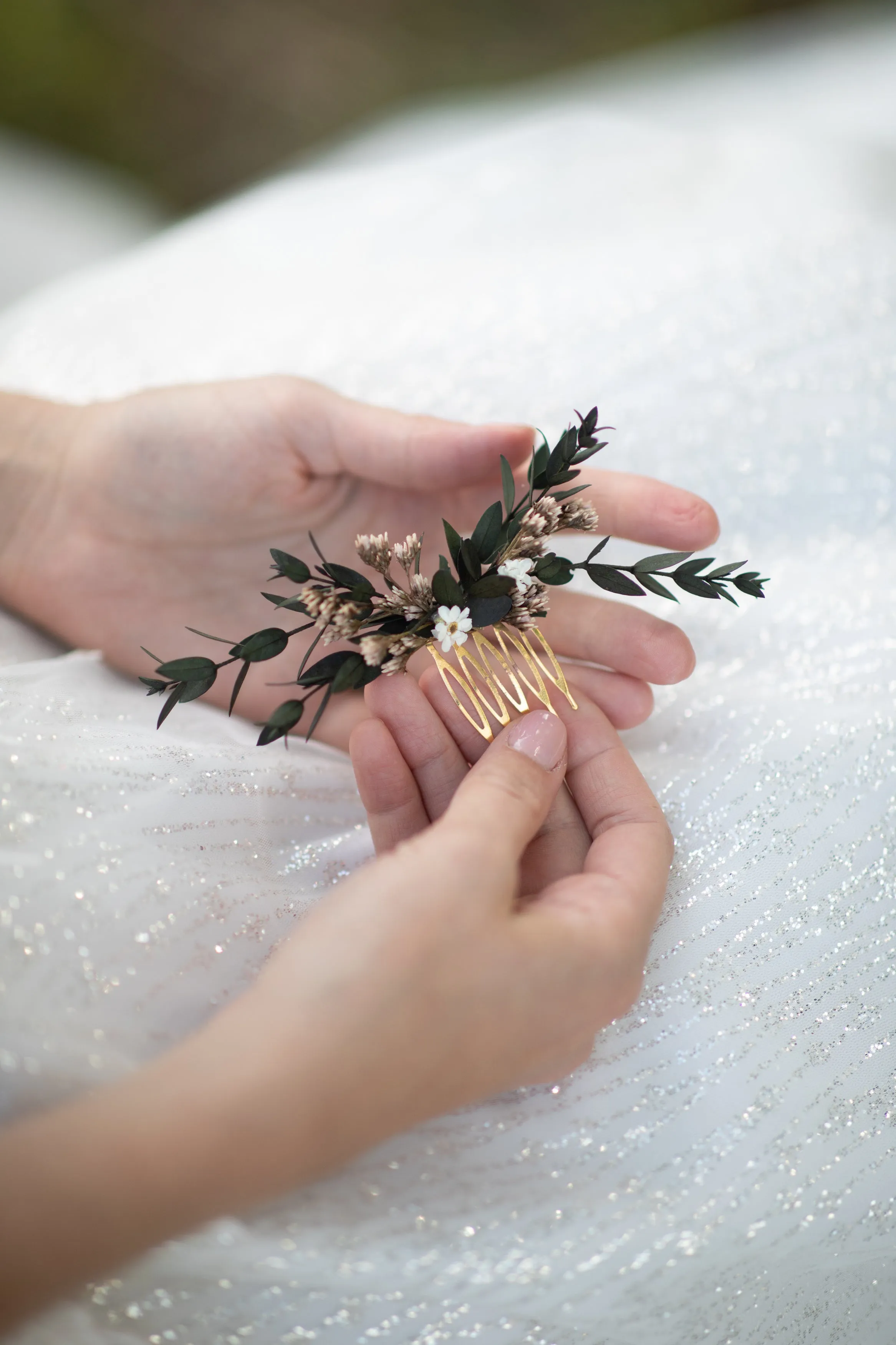 Greenery mini flower hair comb Wedding hair comb Eucalyptus Bridal accessories Greenery flower hair comb Magaela Natural