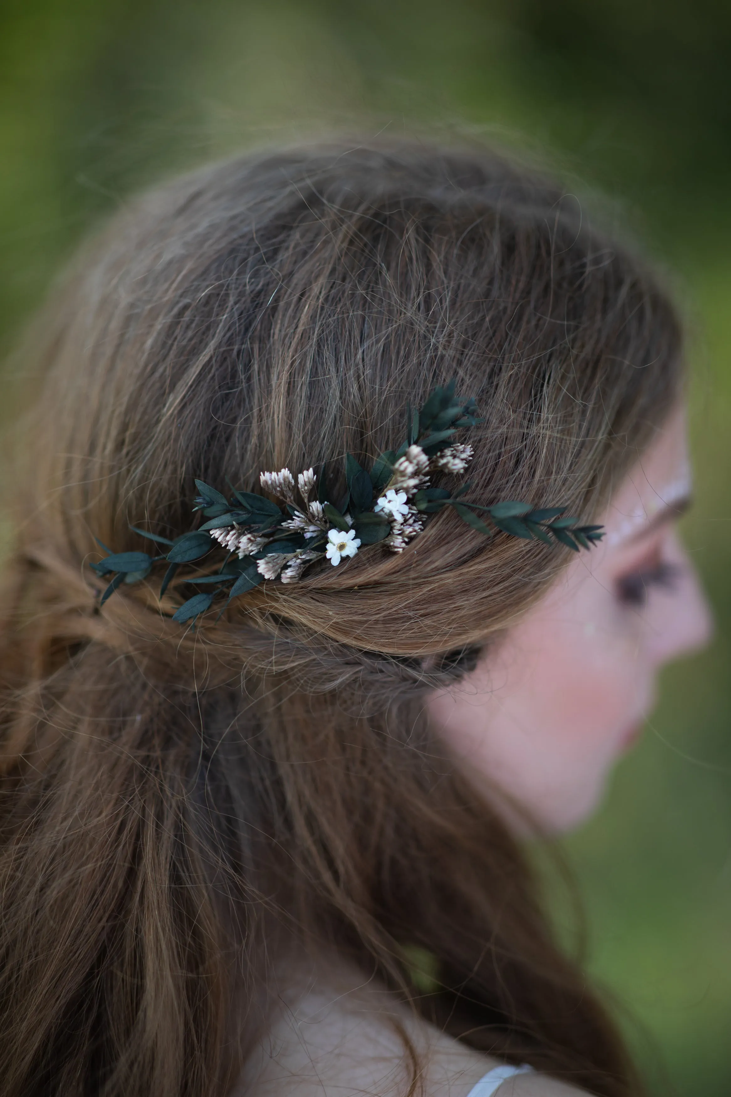 Greenery mini flower hair comb Wedding hair comb Eucalyptus Bridal accessories Greenery flower hair comb Magaela Natural