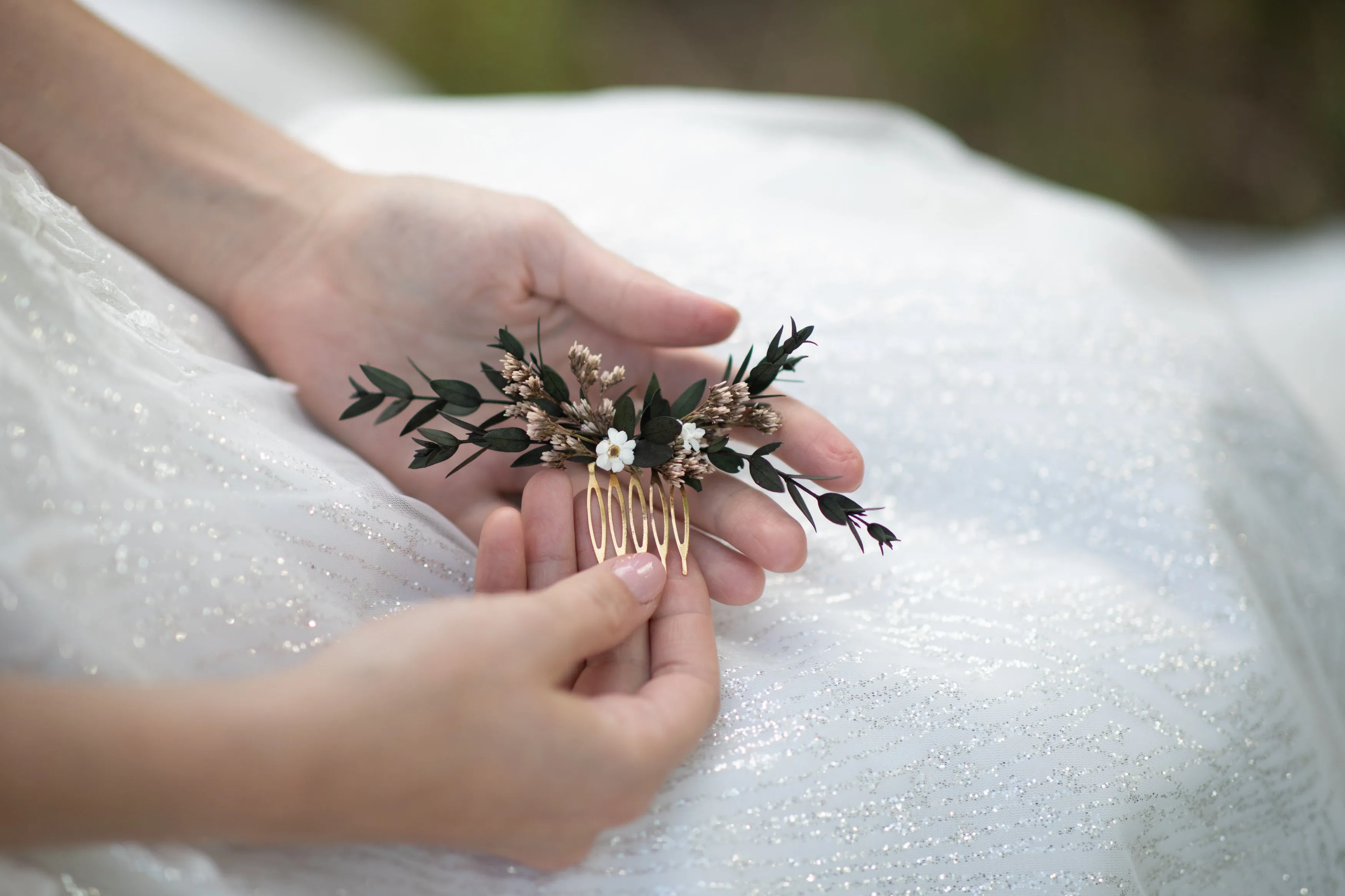 Greenery mini flower hair comb Wedding hair comb Eucalyptus Bridal accessories Greenery flower hair comb Magaela Natural